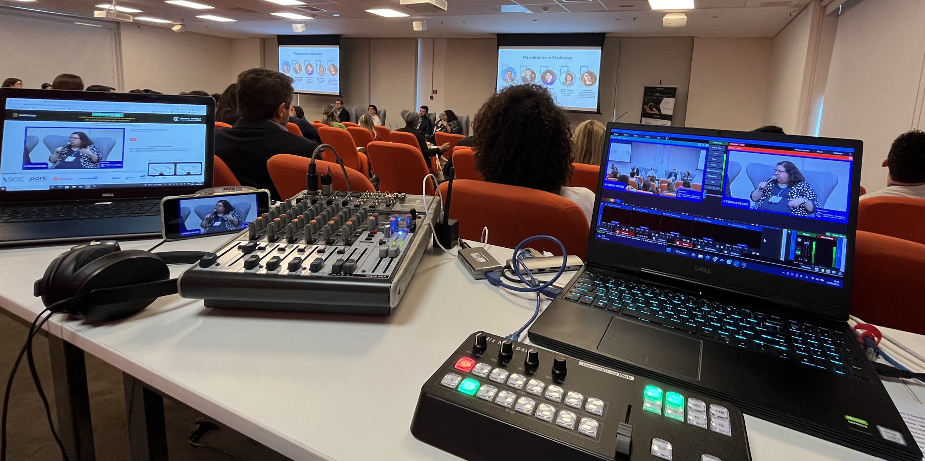 Estúdio de transmissão com equipe técnica da Eventos.net